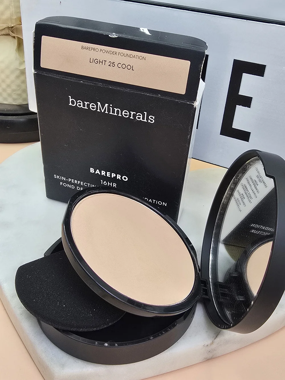bareMinerals BAREPRO Powder Foundation — Light 25 Cool (Beige Tone)
